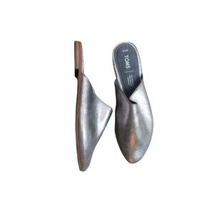 Toms Size 7.5 Silver Mules Flats